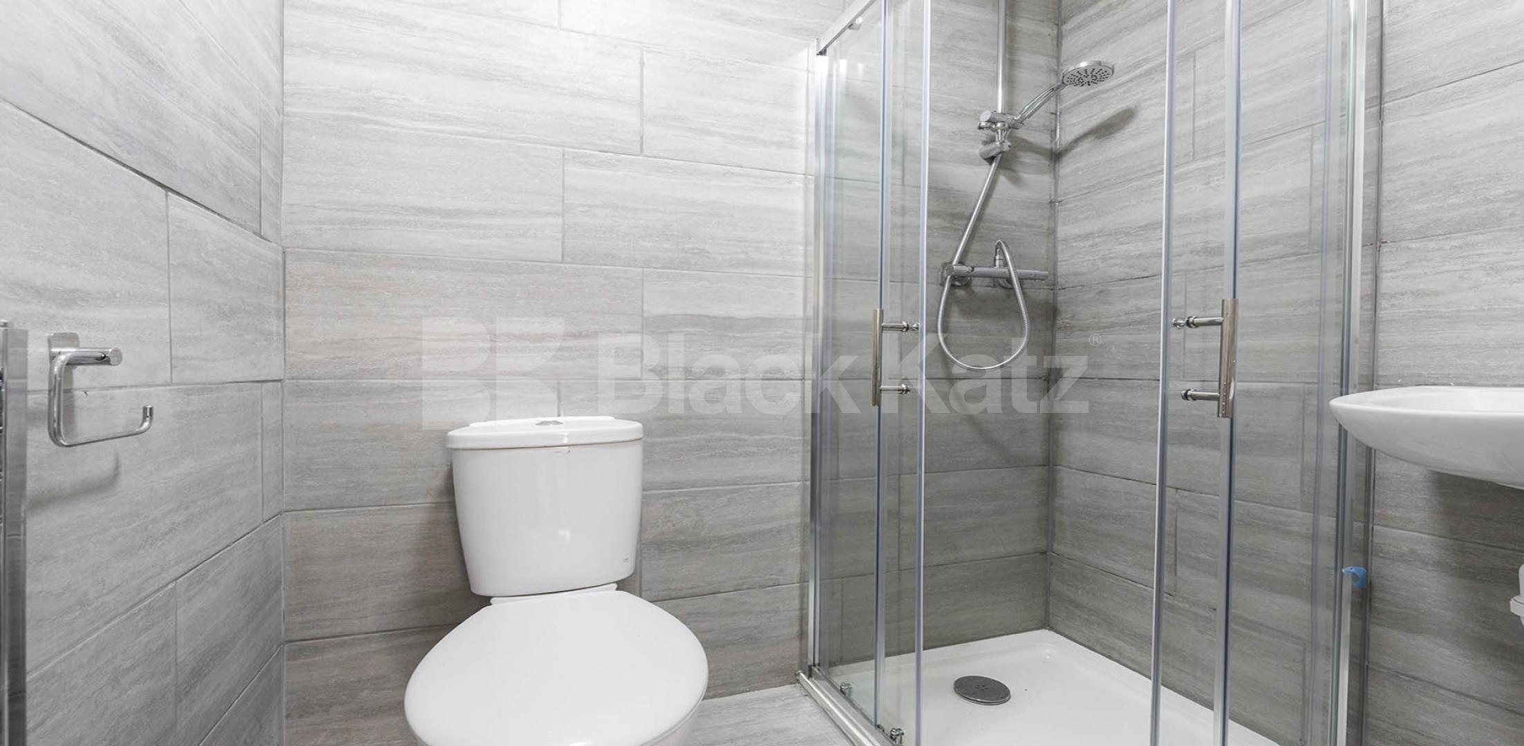 3 bedroom 4 bathroom house with large garden  Antill Road , Seven Sisters